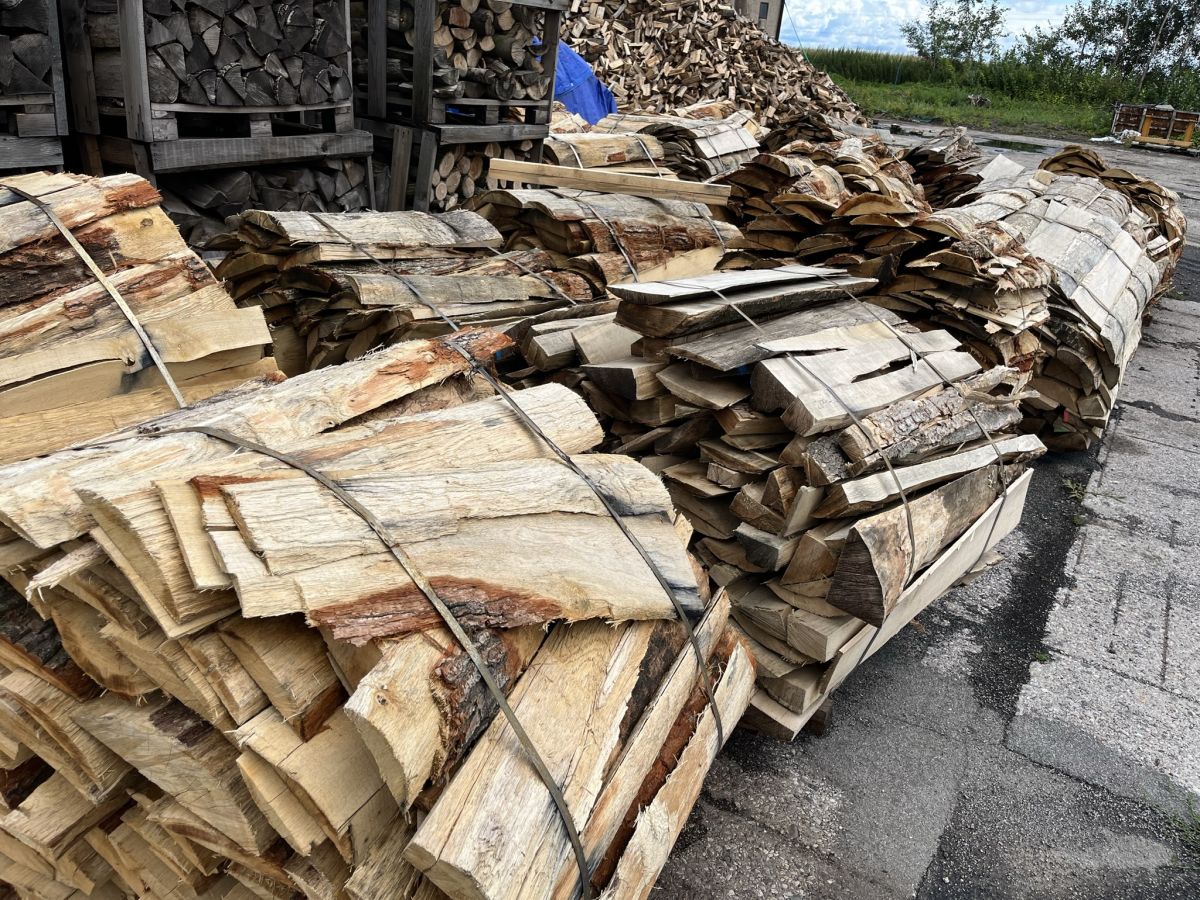 Palivové tvrdé dřevo štípané 1 m