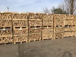 Tvrdé dřevo v bedně skládané